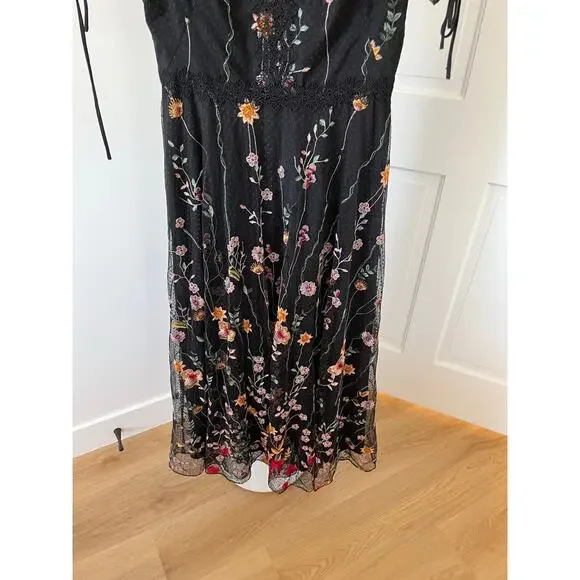 monique lhuillier floral embroidered mesh dress ml Monique Lhuillier Women's Floral Embroidered Mesh Gown - Navy Multi